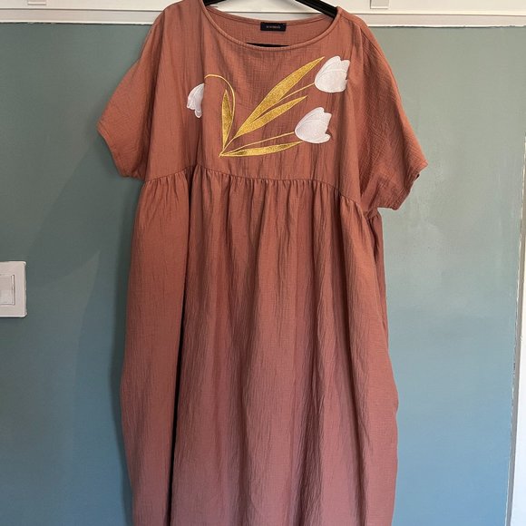 Elegant Brown Floral Dress - Picture 1 of 2